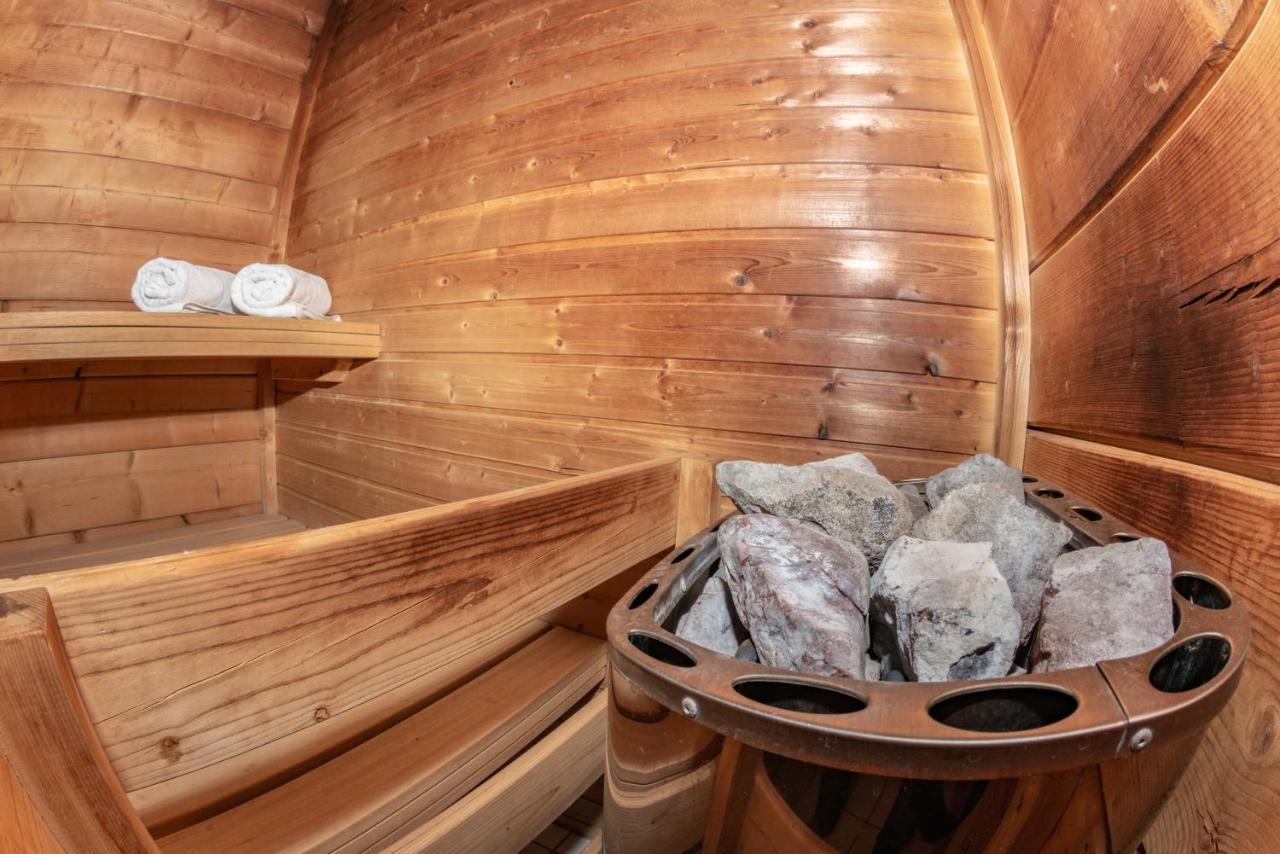 One-Bedroom Chalet Sauna